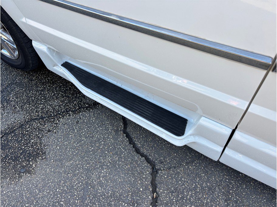 Used 2010 Chrysler Town & Country Limited image 13