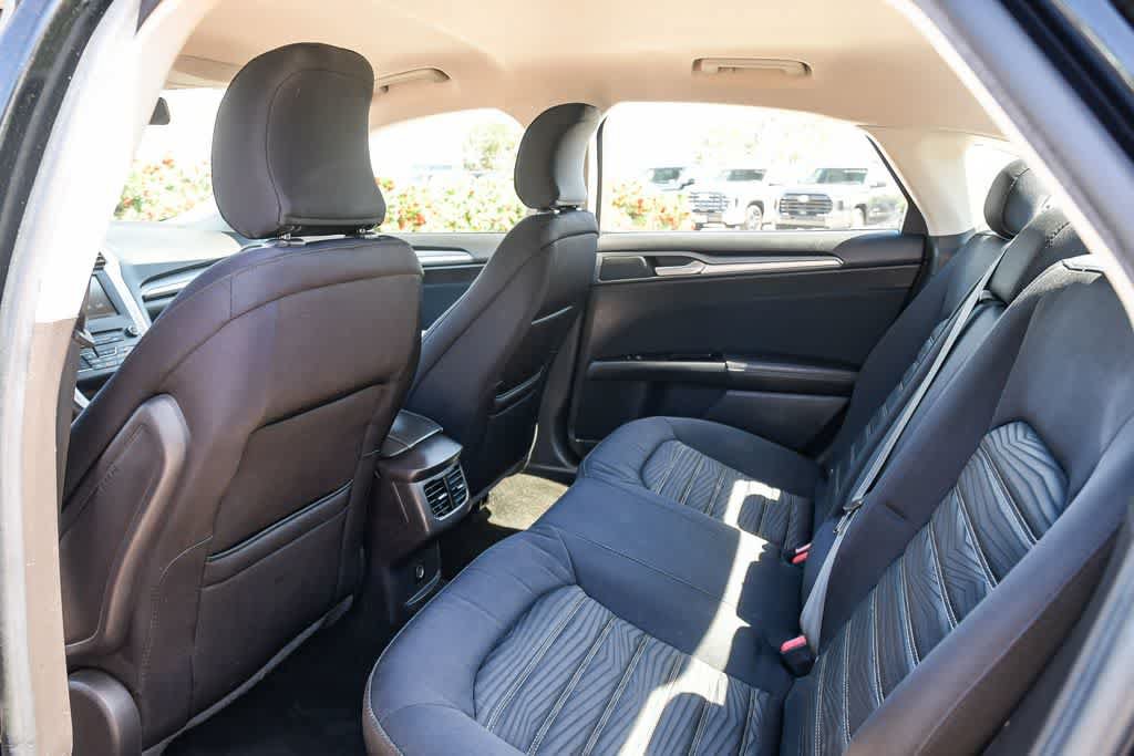 Used 2016 Ford Fusion SE FWD image 18