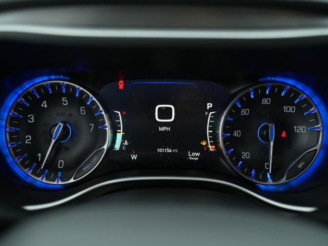 Used 2021 Chrysler Pacifica Touring FWD image 29