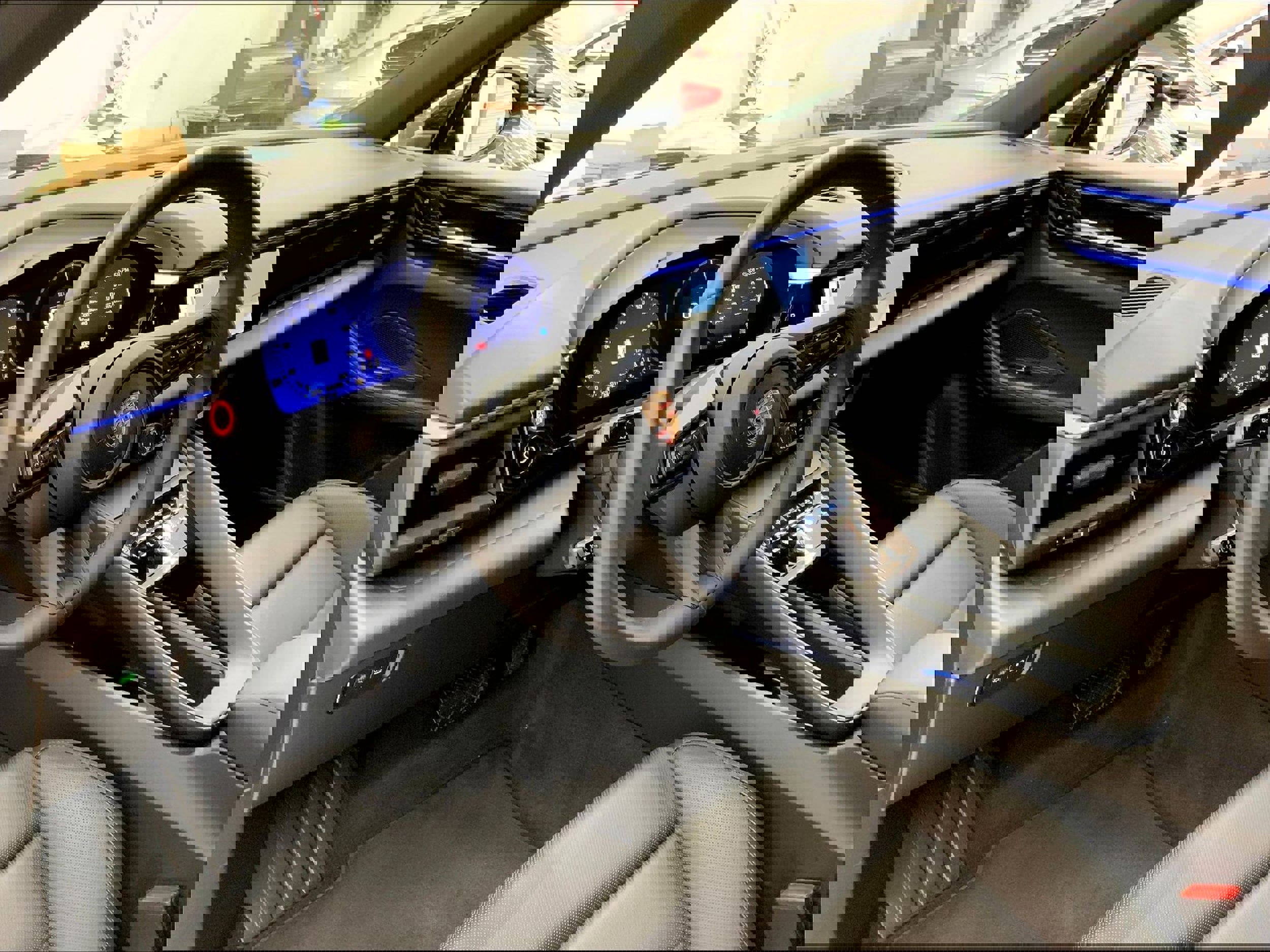 Used 2025 Porsche Macan Electric image 4