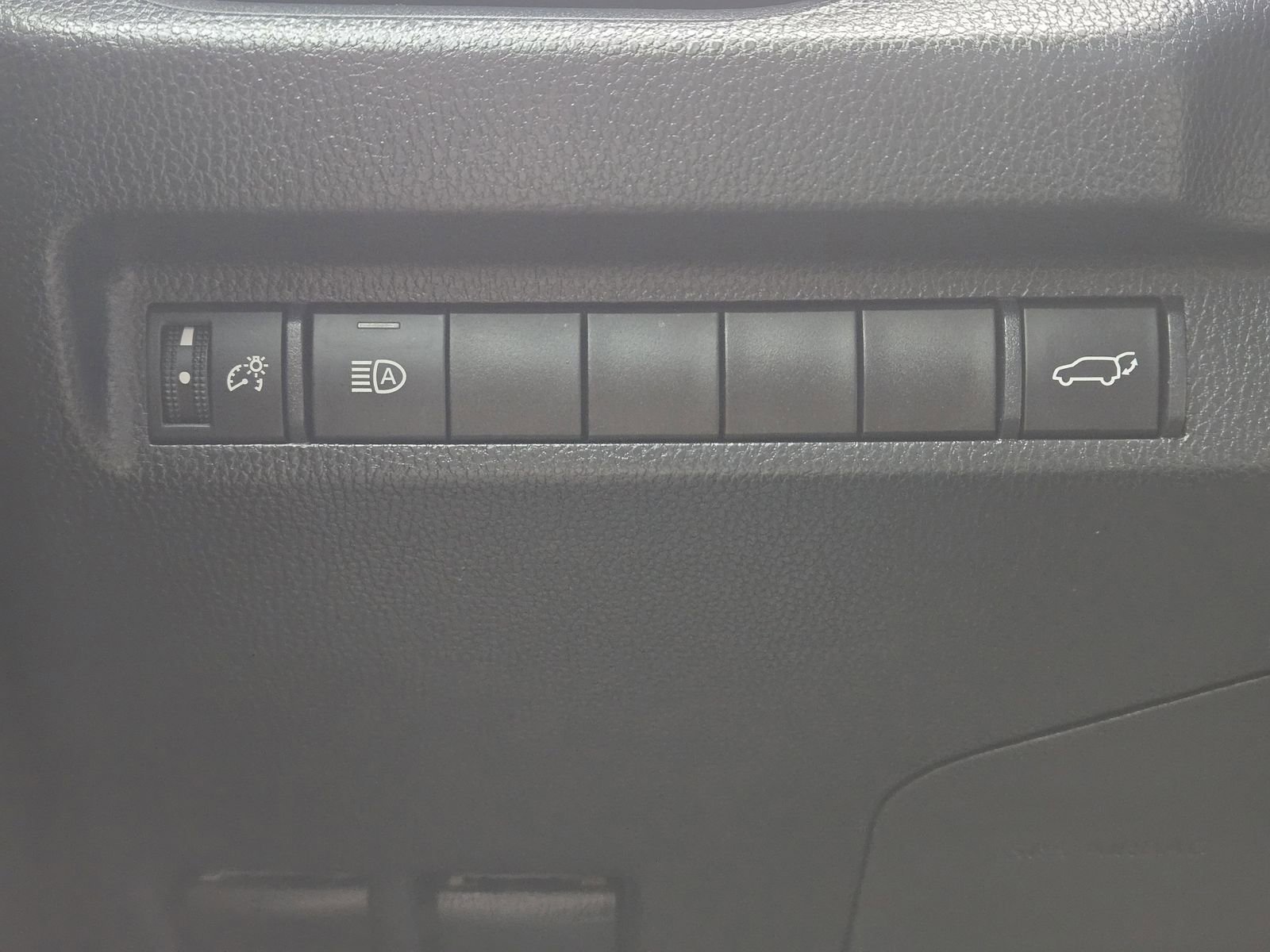 Used 2023 Toyota RAV4 XLE Premium image 23