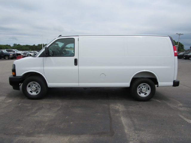 Used 2025 Chevrolet Express 2500 w/ Driver Convenience Package RWD image 3