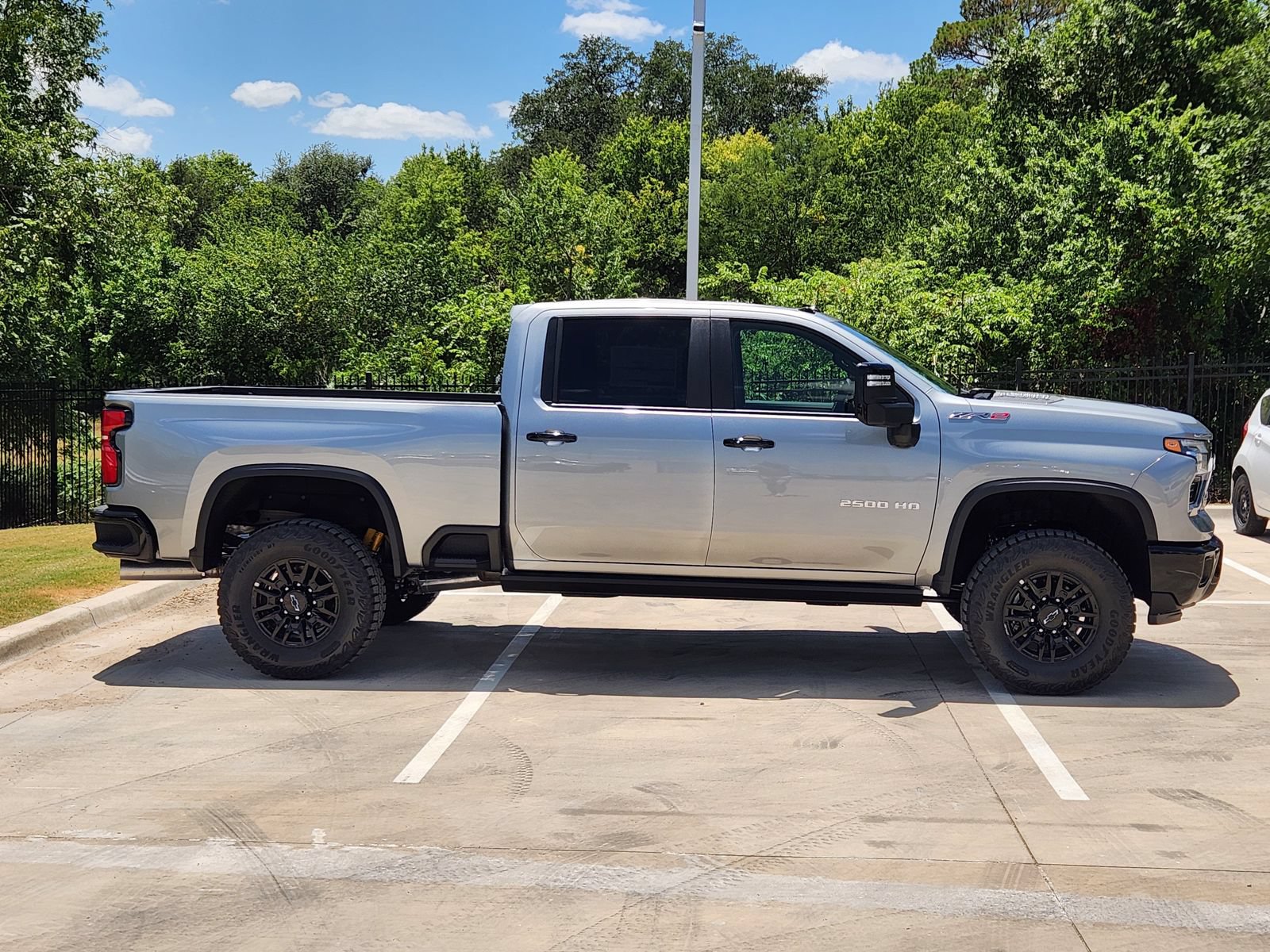 New 2026 Chevrolet Silverado 2500 ZR2 AWD/4WD image 7