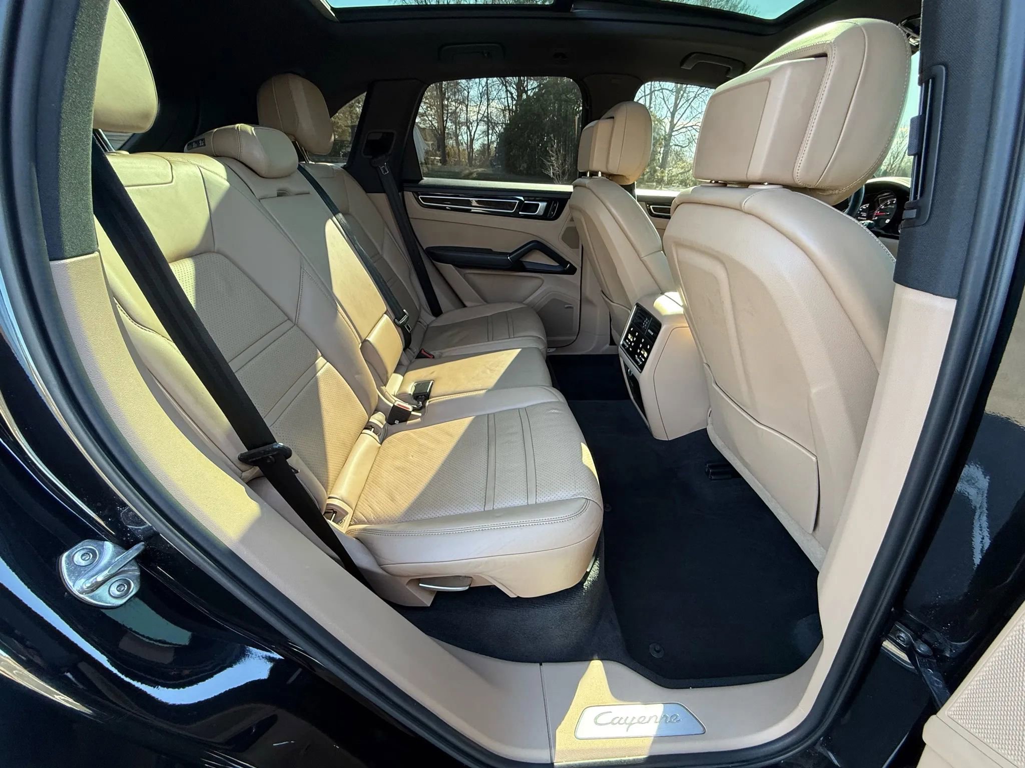 Used 2019 Porsche Cayenne S image 21