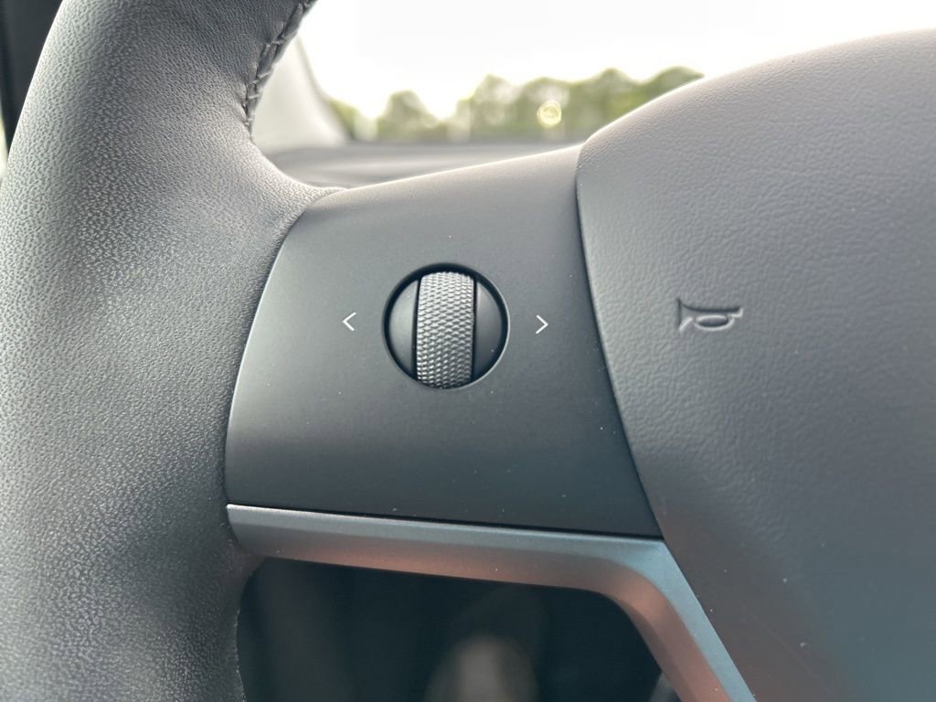 Used 2025 Tesla Model Y Long Range image 23