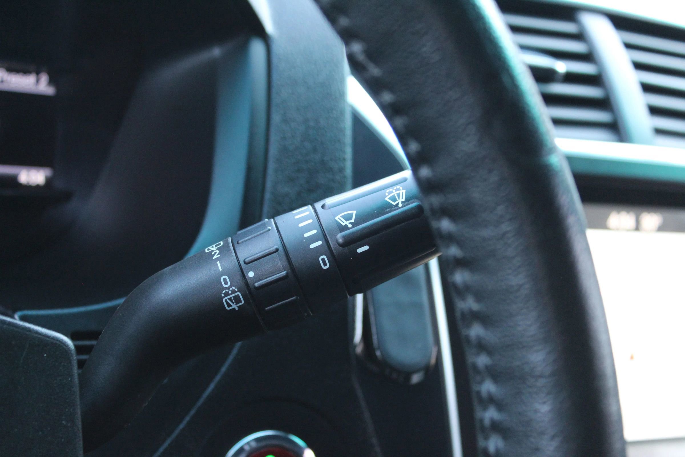 Used 2017 Ford Explorer Limited image 29