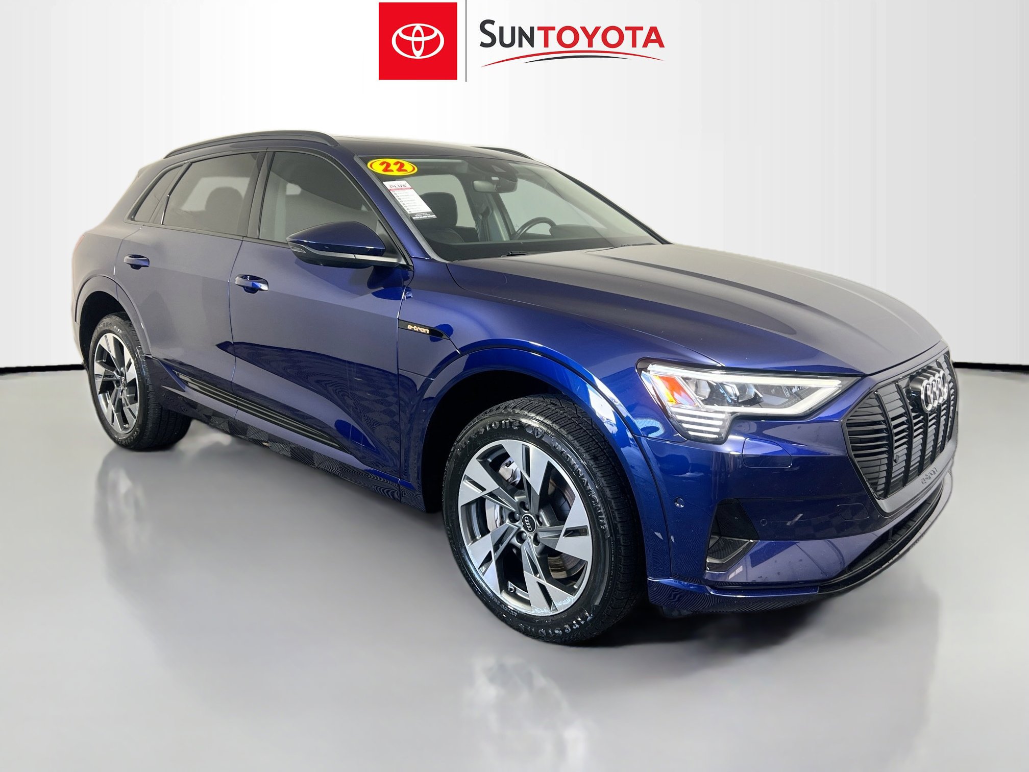 Used 2022 Audi e-tron Premium w/ Convenience Plus Package image 1