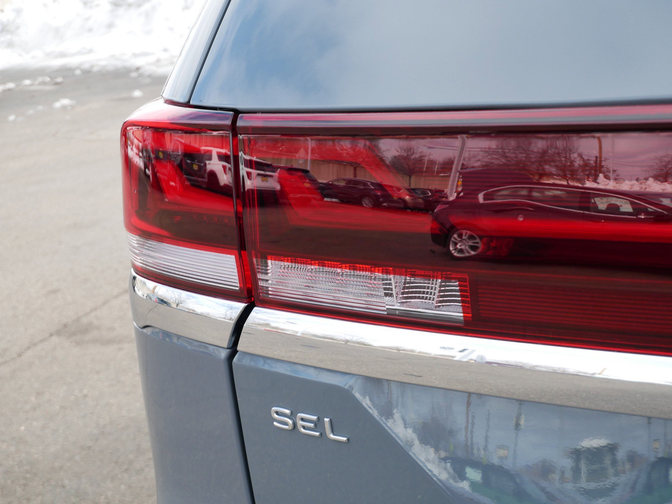 Certified 2025 Volkswagen Atlas SEL Premium R-Line image 17