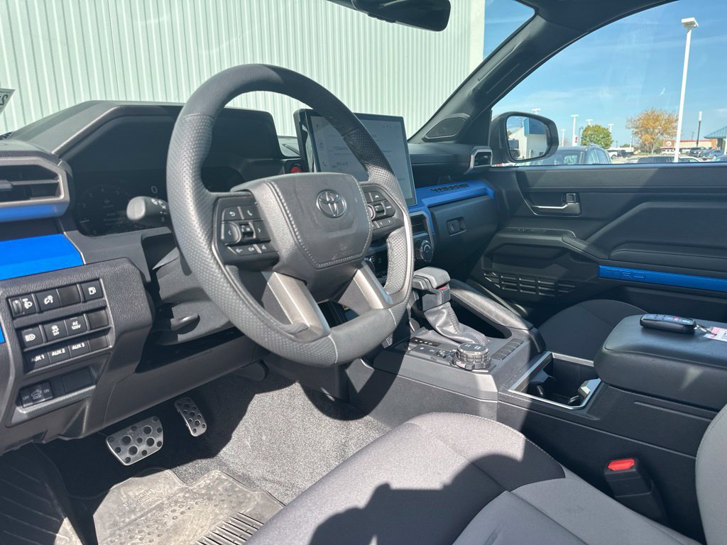 Used 2025 Toyota Tacoma TRD Sport w/ TRD Sport Upgrade Package AWD/4WD image 15