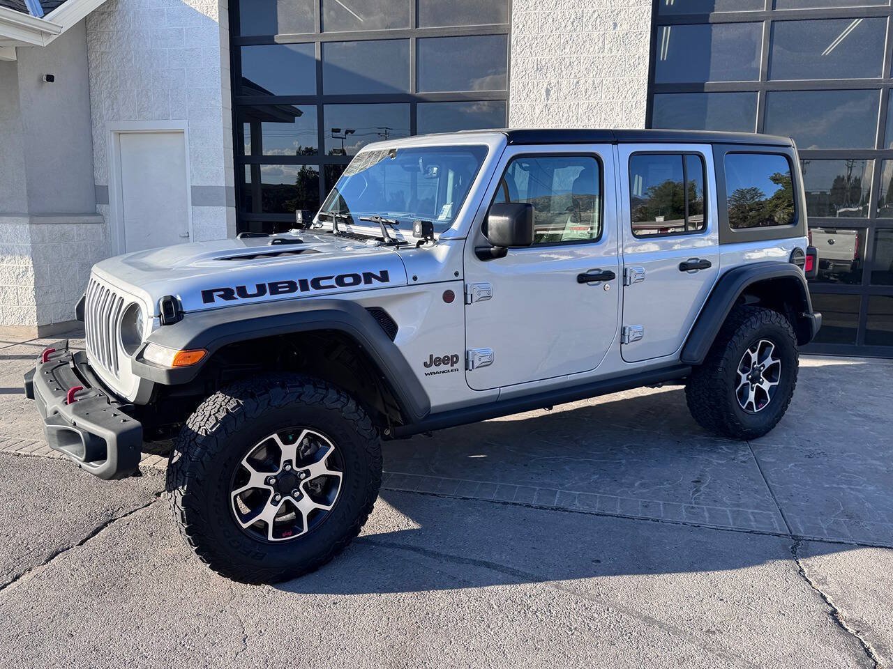 Used 2023 Jeep Wrangler Unlimited Rubicon w/ Cold Weather Group AWD/4WD image 9
