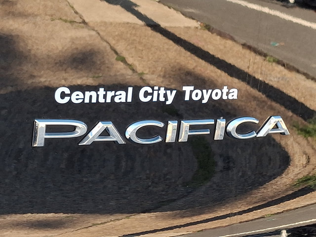 Used 2024 Chrysler Pacifica Touring-L FWD image 30