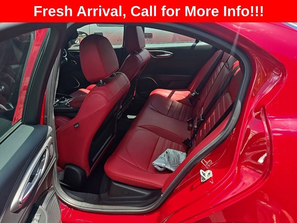 Used 2022 Alfa Romeo Giulia Veloce AWD/4WD image 14