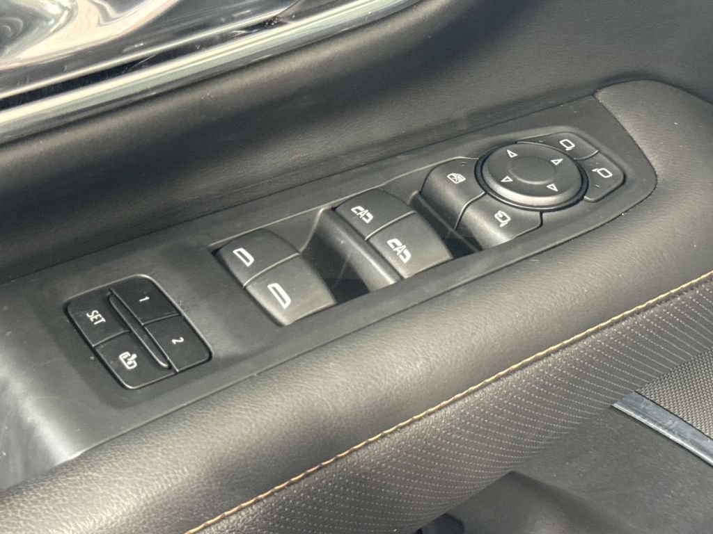 Used 2023 GMC Yukon AT4 AWD/4WD image 16