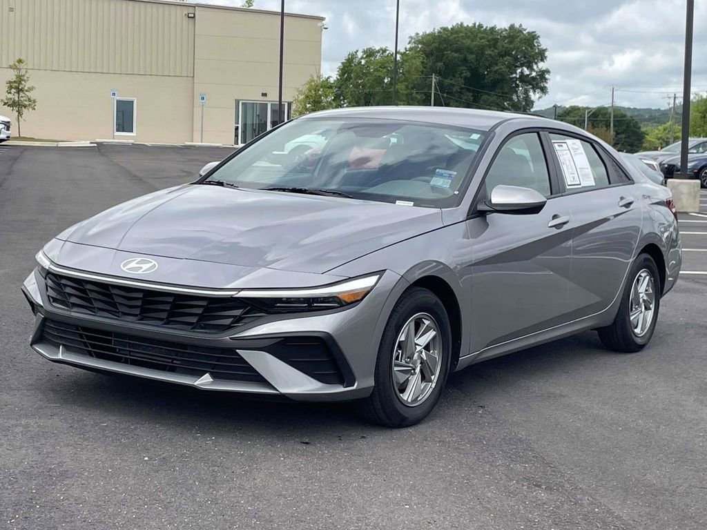 Certified 2026 Hyundai Elantra SE FWD image 7