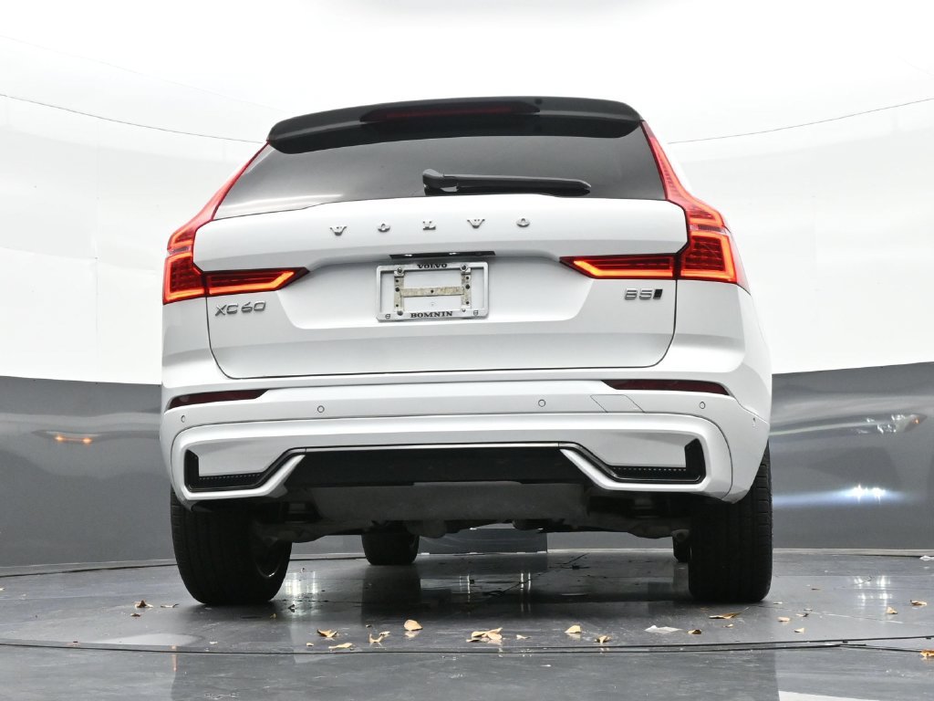 Certified 2024 Volvo XC60 B5 Plus AWD/4WD image 21