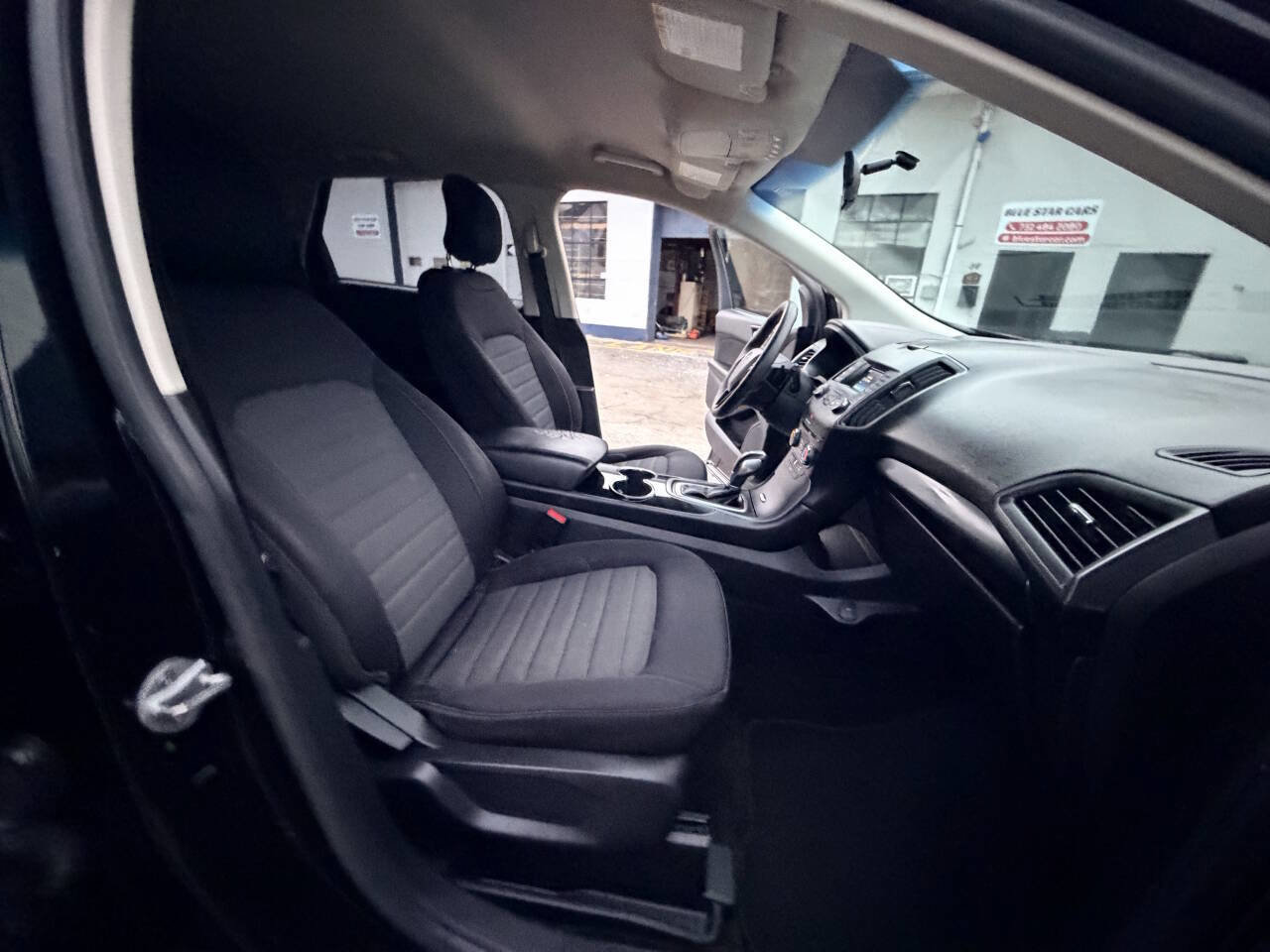 Used 2018 Ford Edge SE image 16
