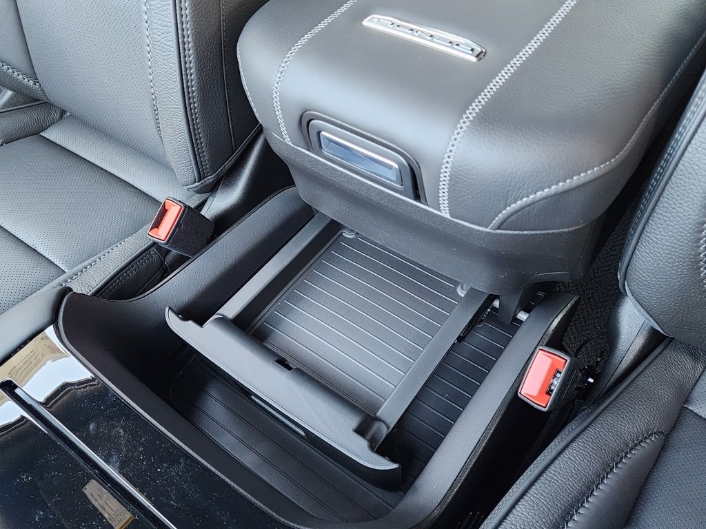 New 2026 GMC Yukon Denali w/ Sun & Power Step Package image 39