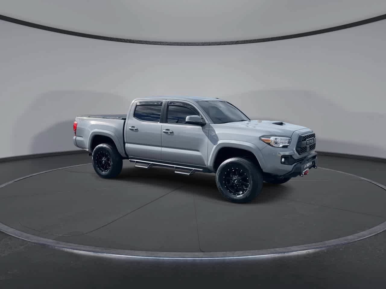 Used 2018 Toyota Tacoma TRD Sport AWD/4WD image 2