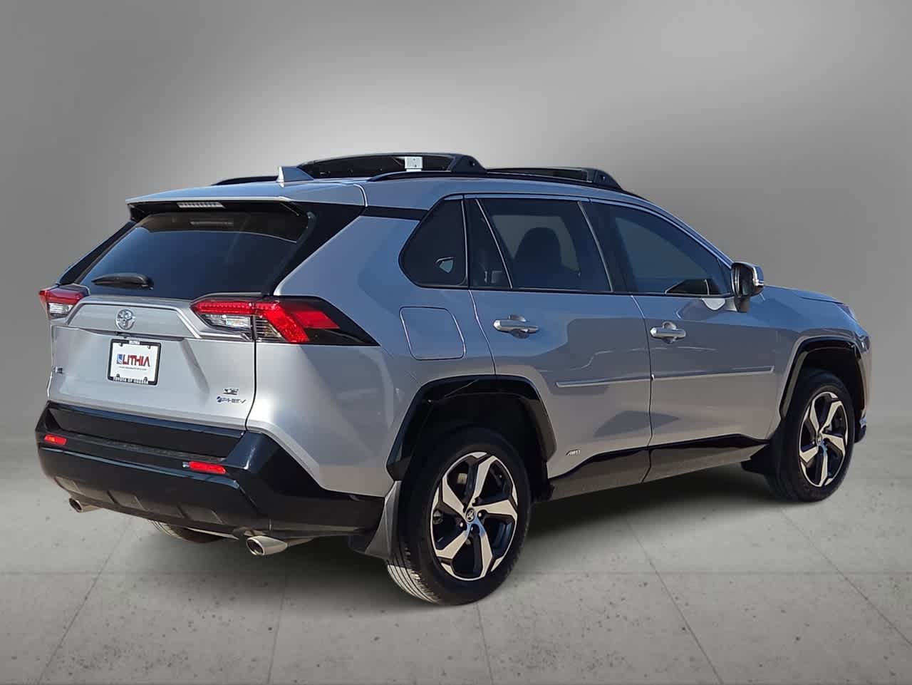 Used 2025 Toyota RAV4 SE w/ Weather & Moonroof Package AWD/4WD image 8