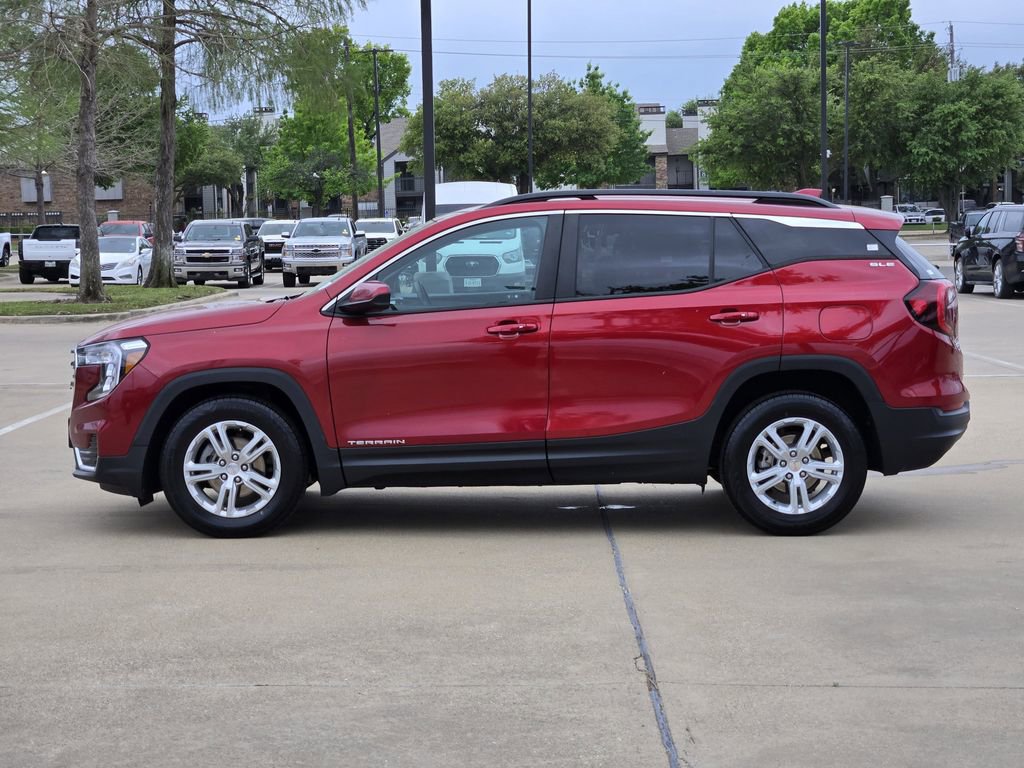 Used 2022 GMC Terrain SLE w/ Driver Convenience Package FWD image 4
