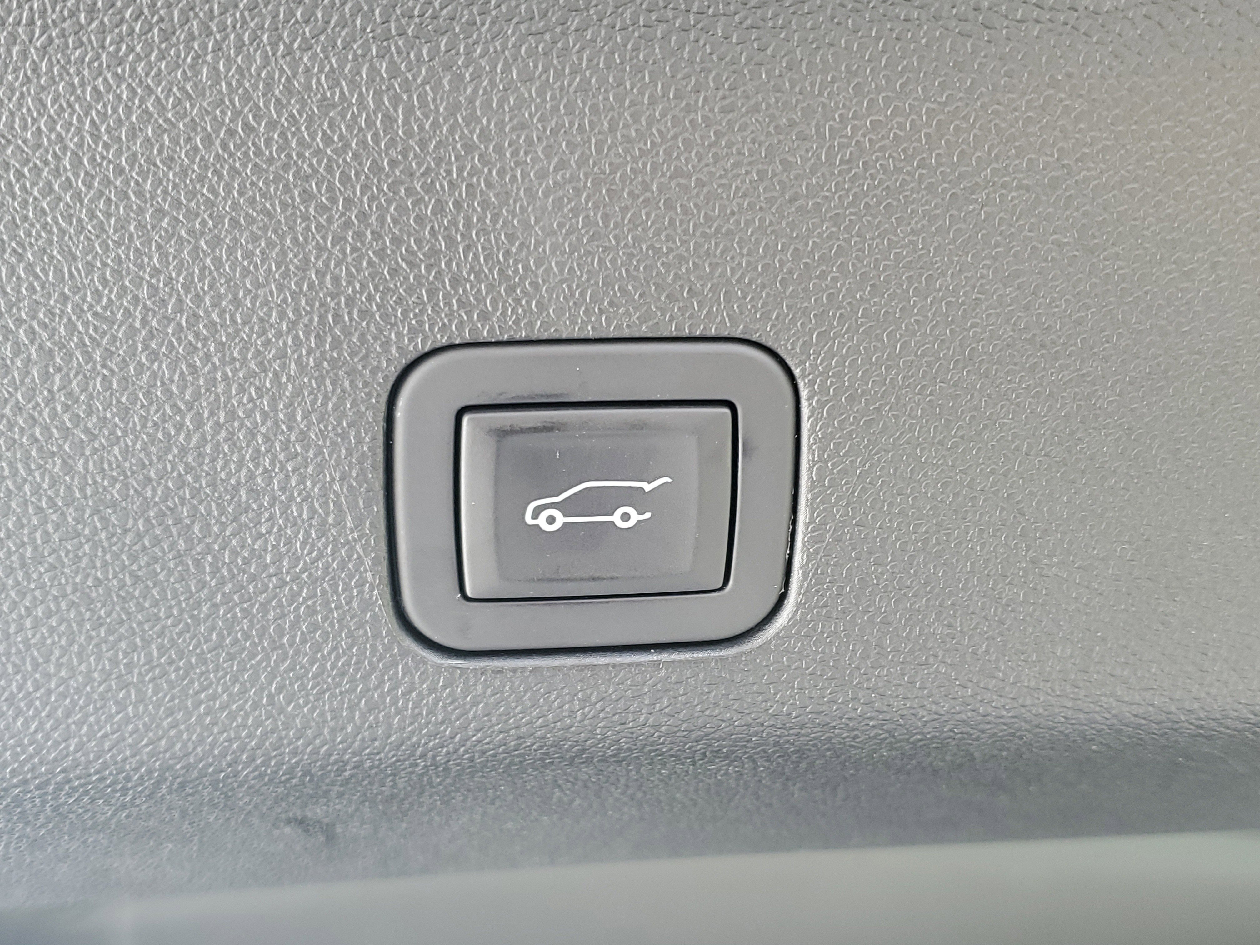 Used 2025 GMC Yukon XL Denali image 11