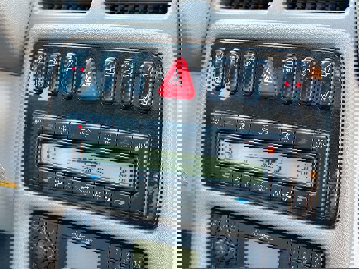 Used 2001 Mercedes-Benz CLK 430 Coupe image 31