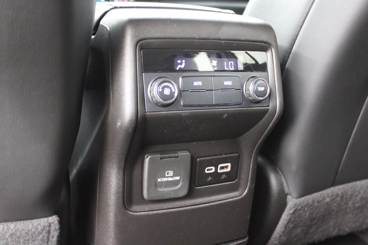 Used 2022 GMC Acadia SLT w/ LPO, Floor Liner Package FWD image 33