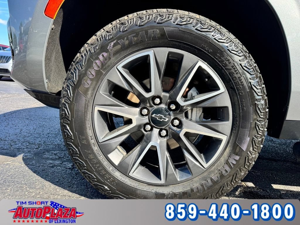 Used 2023 Chevrolet Suburban Z71 w/ Z71 Off-Road Package AWD/4WD image 6