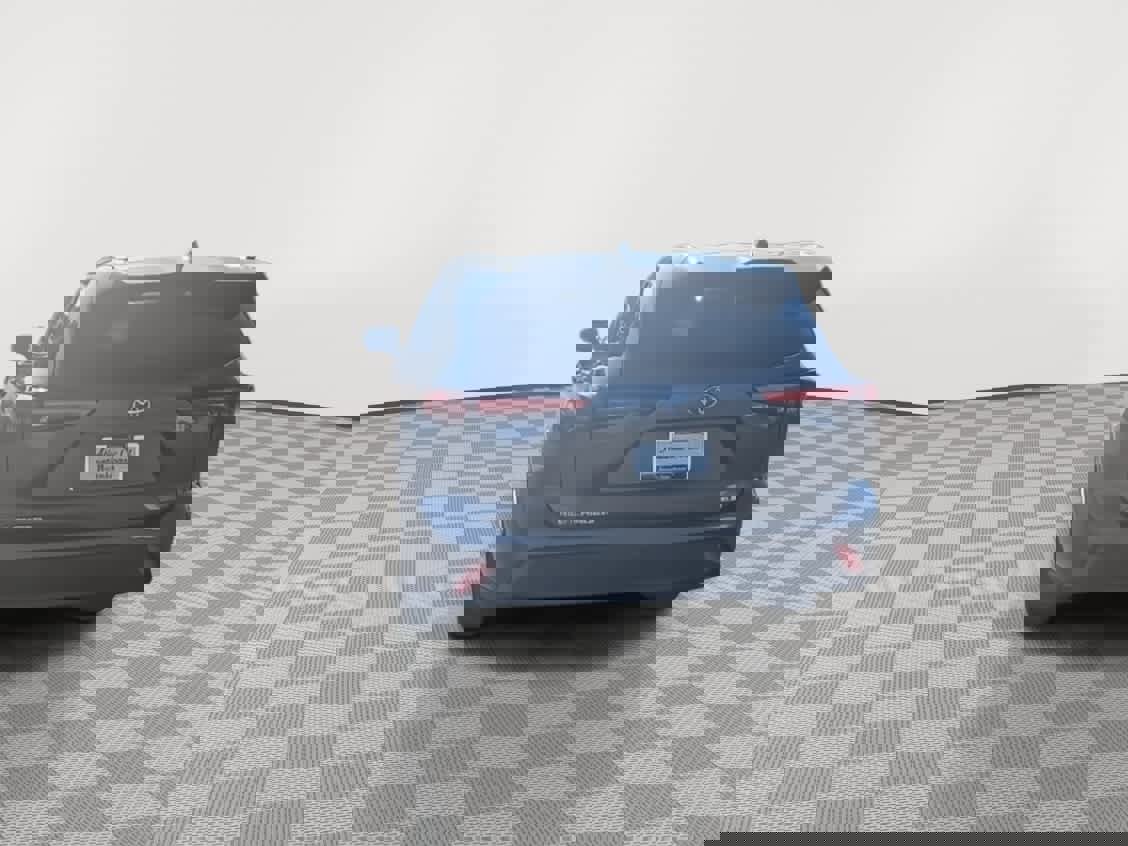 Used 2023 Toyota Highlander XLE image 7