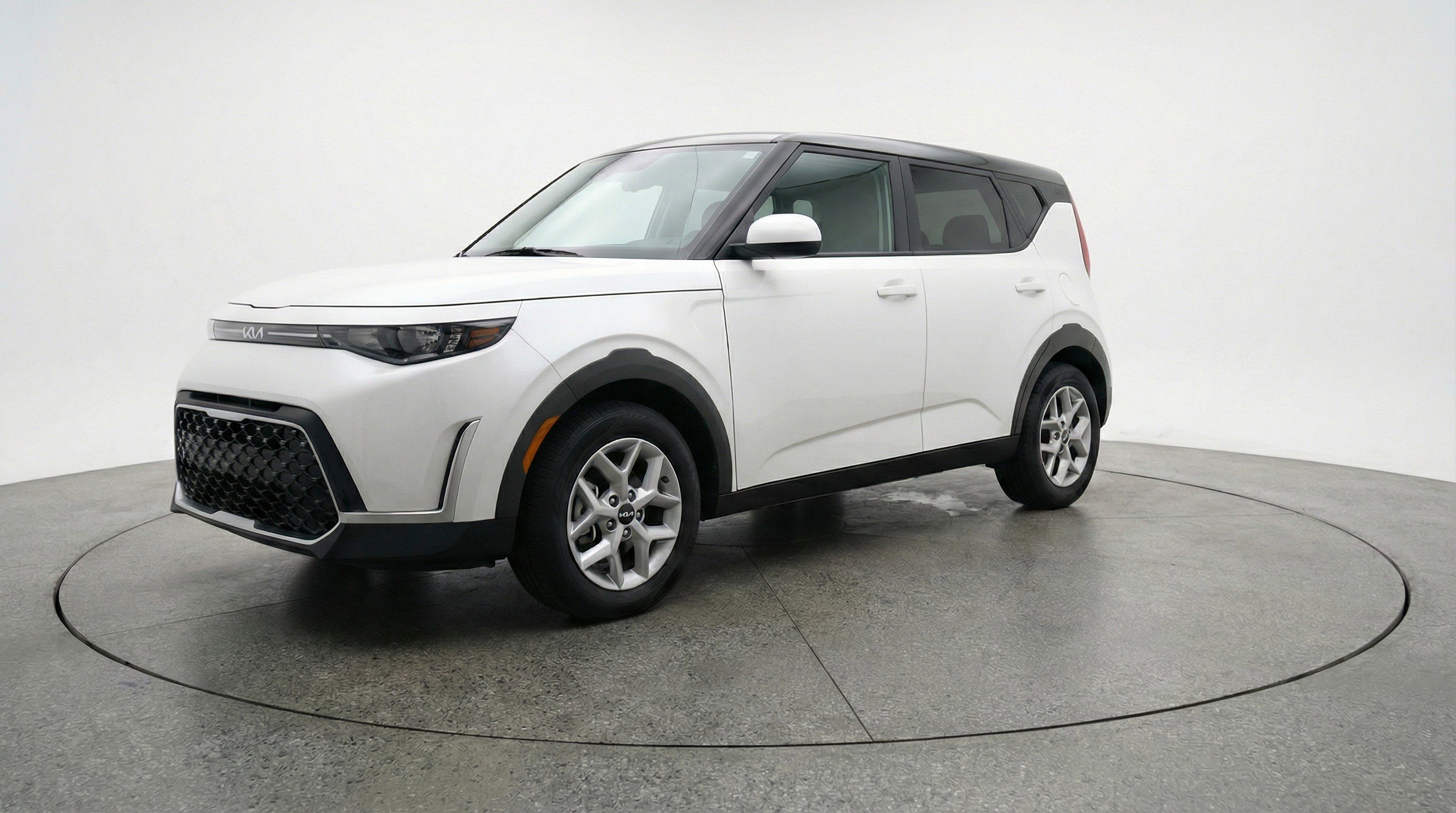 Used 2025 Kia Soul LX w/ LX Technology Package image 3