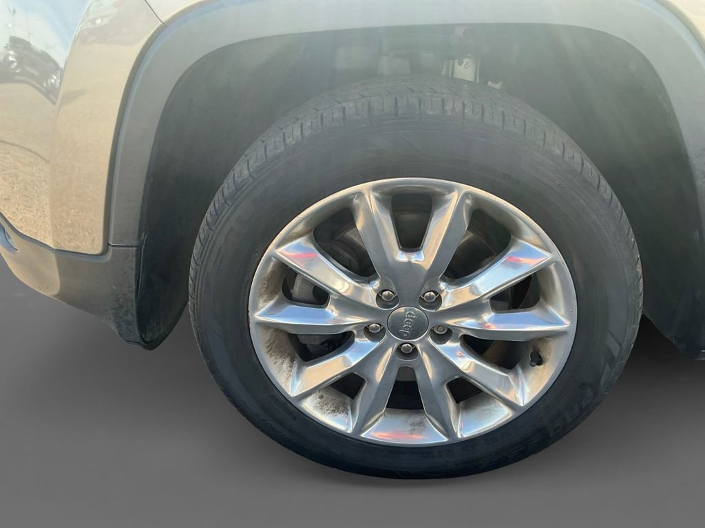 Used 2017 Jeep Cherokee Limited image 14