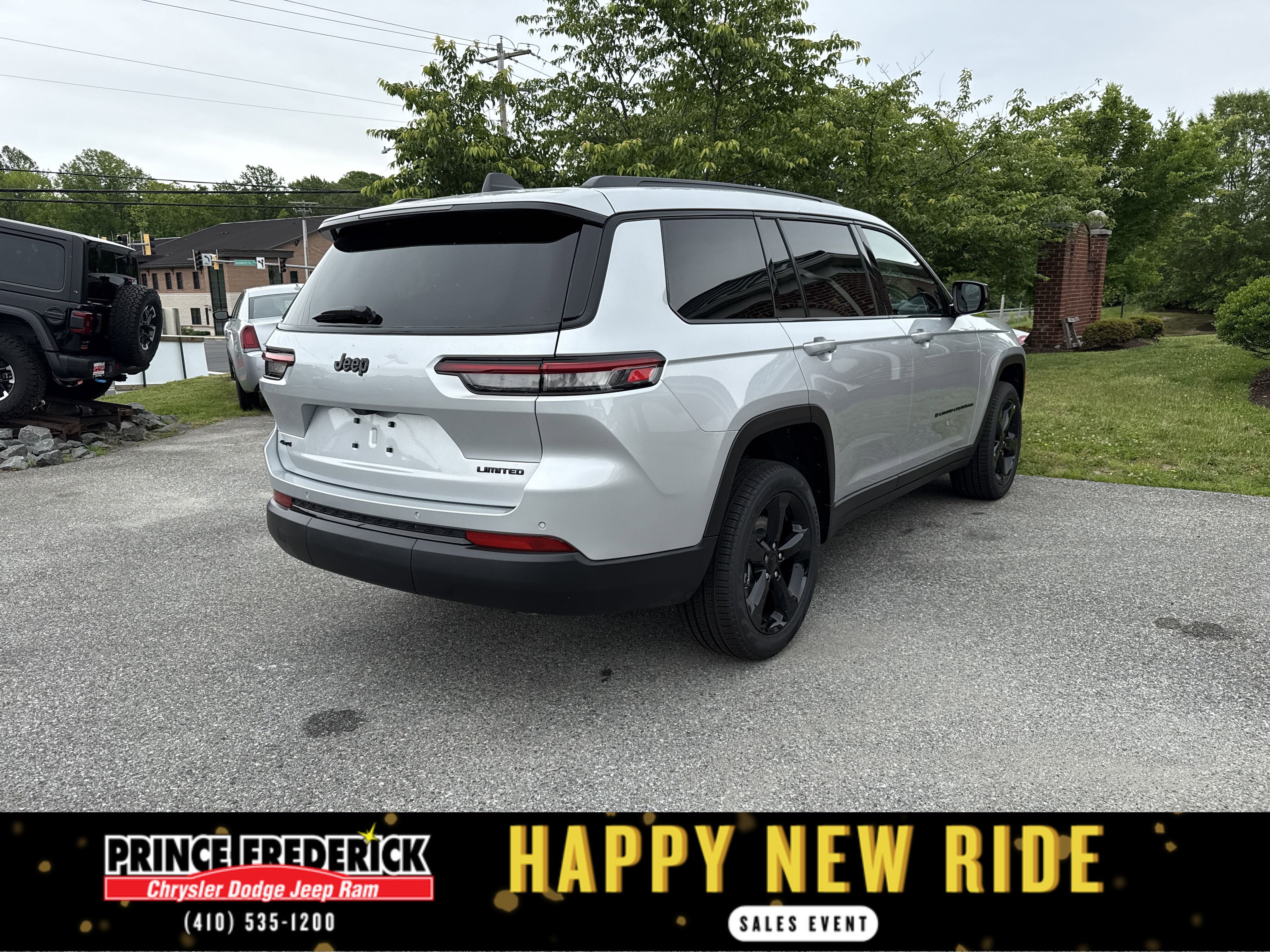 New 2025 Jeep Grand Cherokee L Limited w/ Black Appearance Package image 3