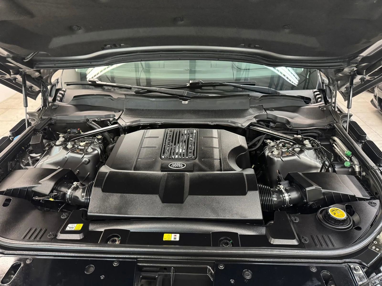 Used 2019 Land Rover Range Rover HSE image 40