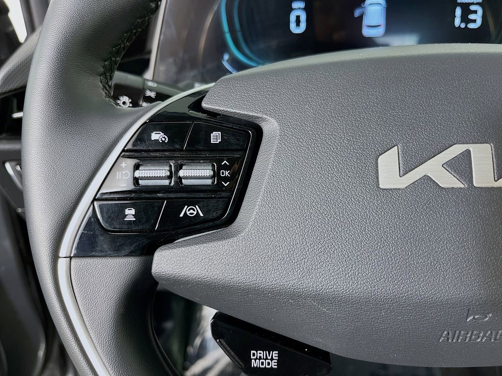 Used 2023 Kia Niro EX w/ EX Cold Weather Package FWD image 14