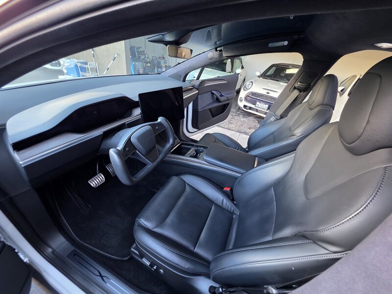 Used 2022 Tesla Model X image 19