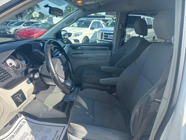 Used 2009 Volkswagen Routan S FWD image 9