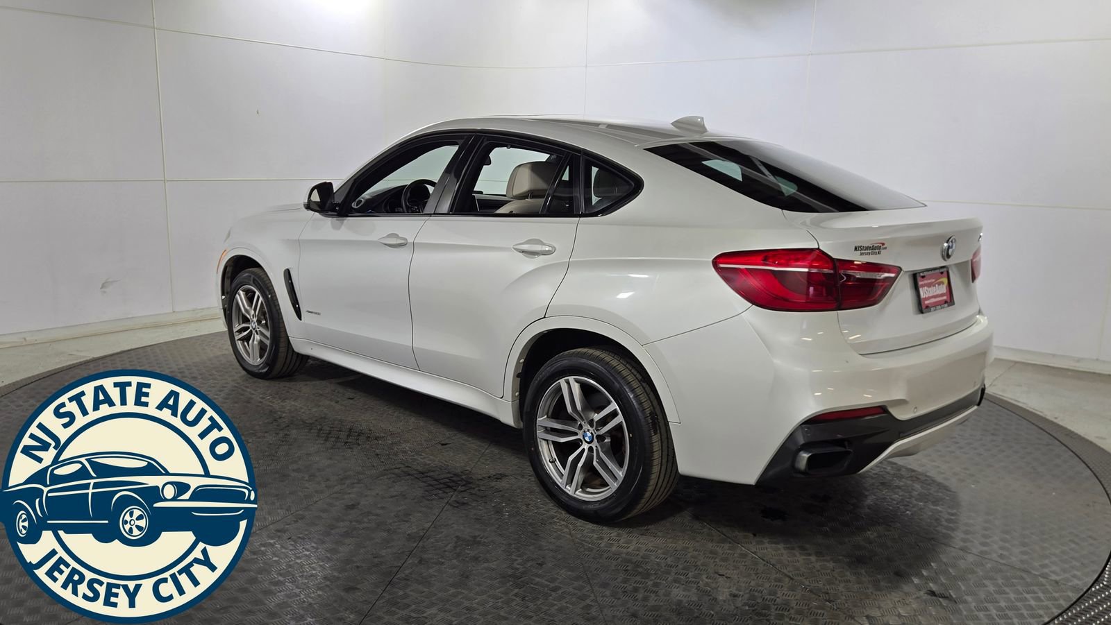 Used 2017 BMW X6 xDrive50i w/ Executive Package image 5