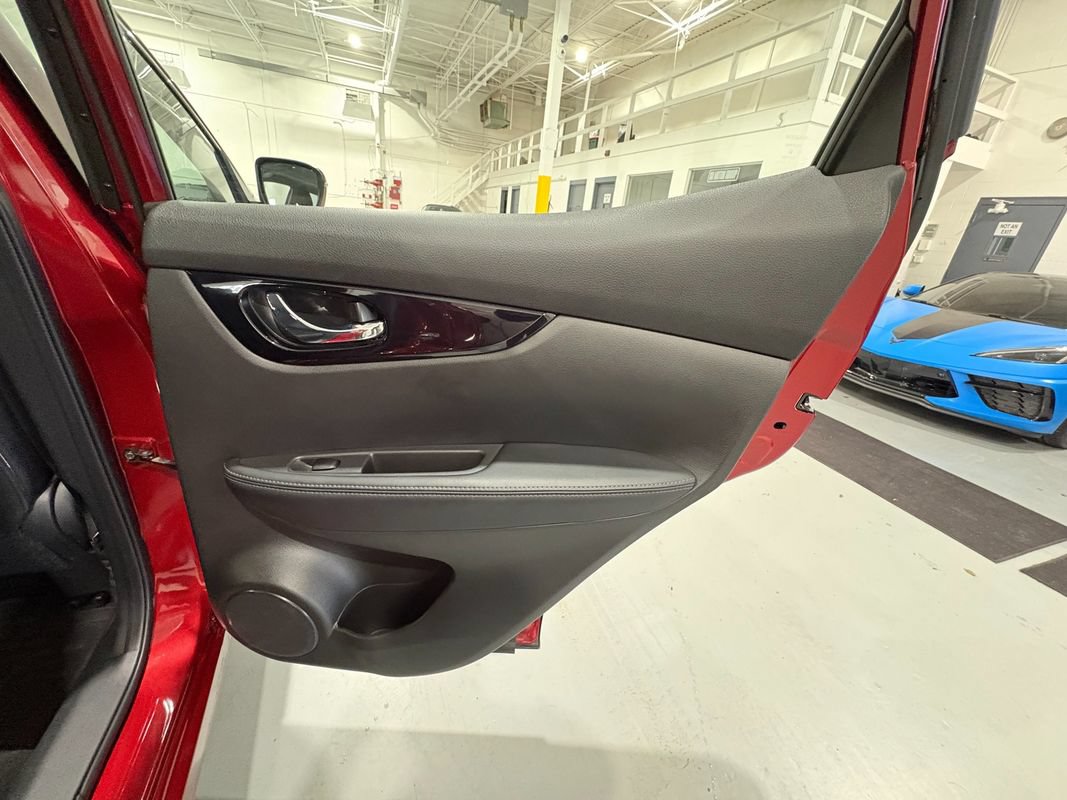 Used 2019 Nissan Rogue Sport SV AWD/4WD image 37