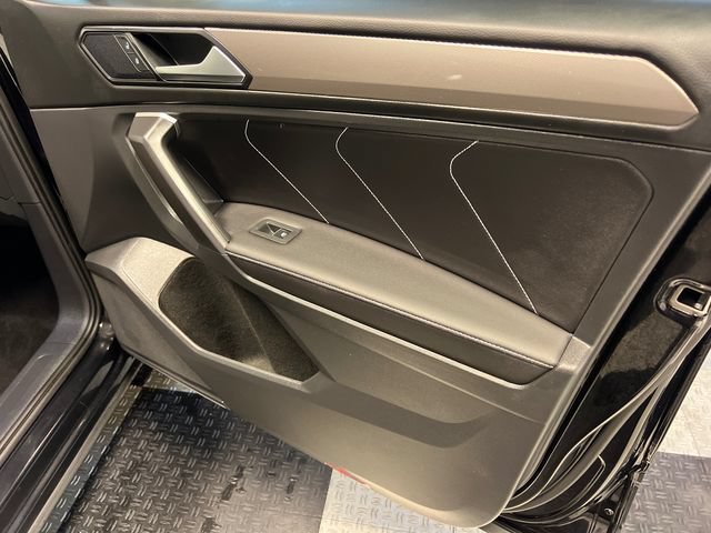 Certified 2023 Volkswagen Tiguan SE FWD image 11