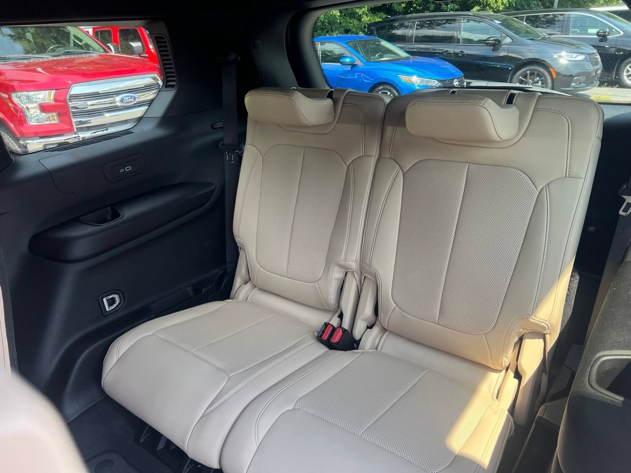 Used 2025 Jeep Grand Cherokee L Limited w/ Luxury Tech Group II RWD image 16