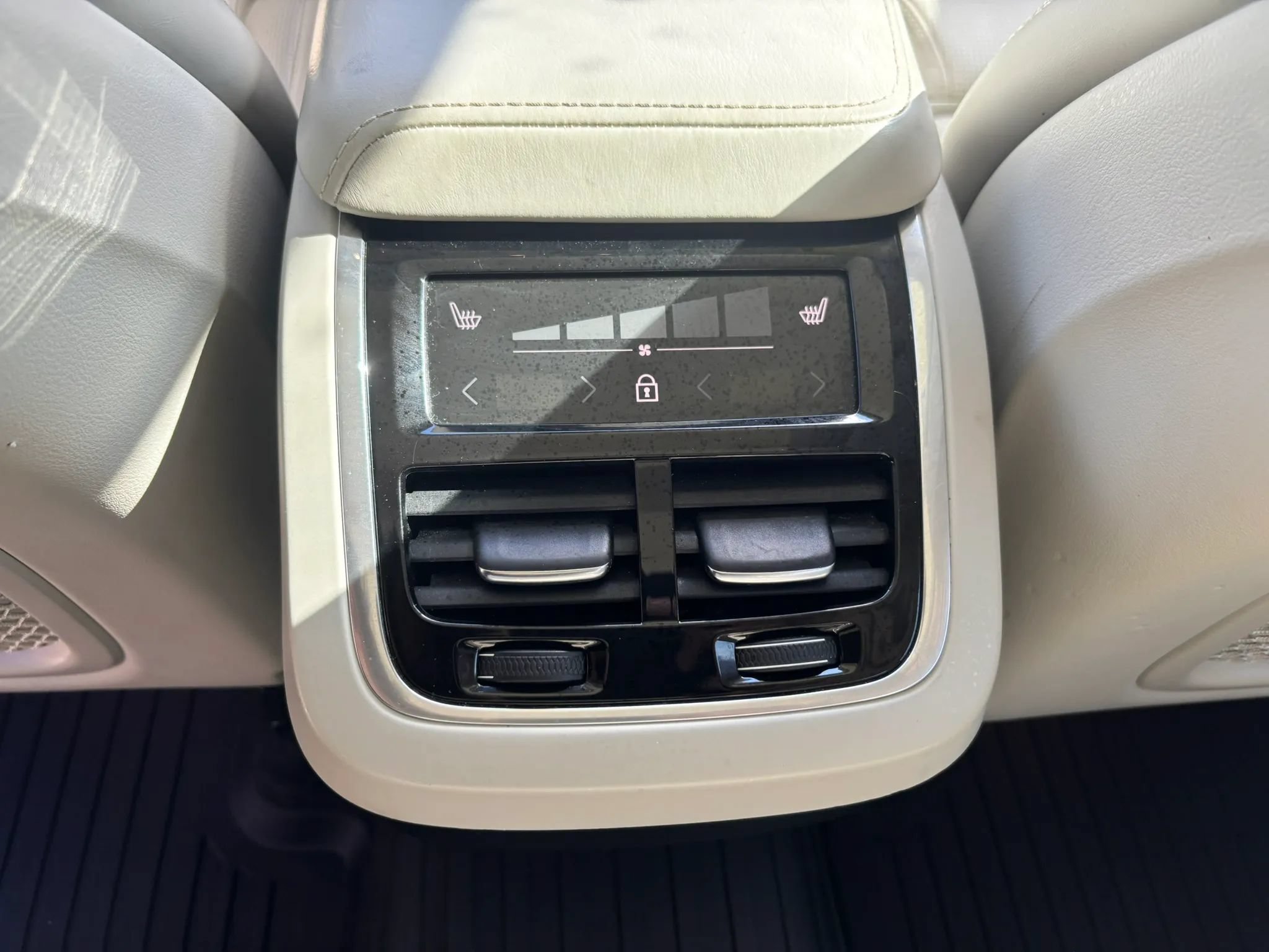 Used 2021 Volvo XC60 T5 Inscription w/ Advanced Package FWD image 29