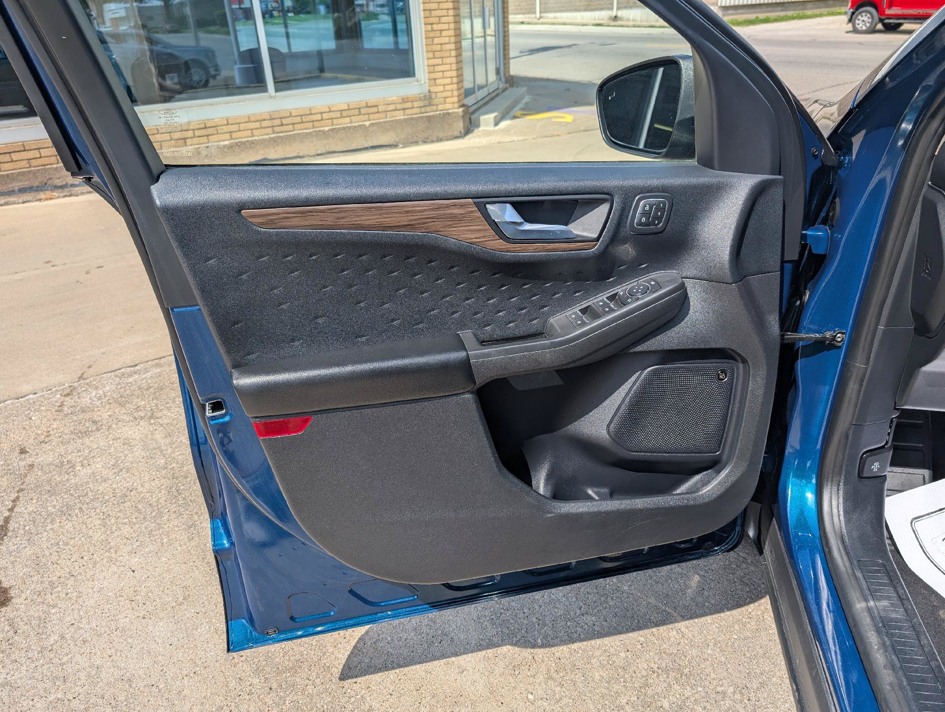 Used 2020 Ford Escape Titanium AWD/4WD image 10
