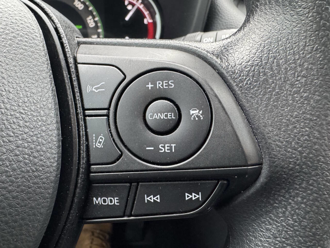 Used 2025 Toyota RAV4 XLE image 29