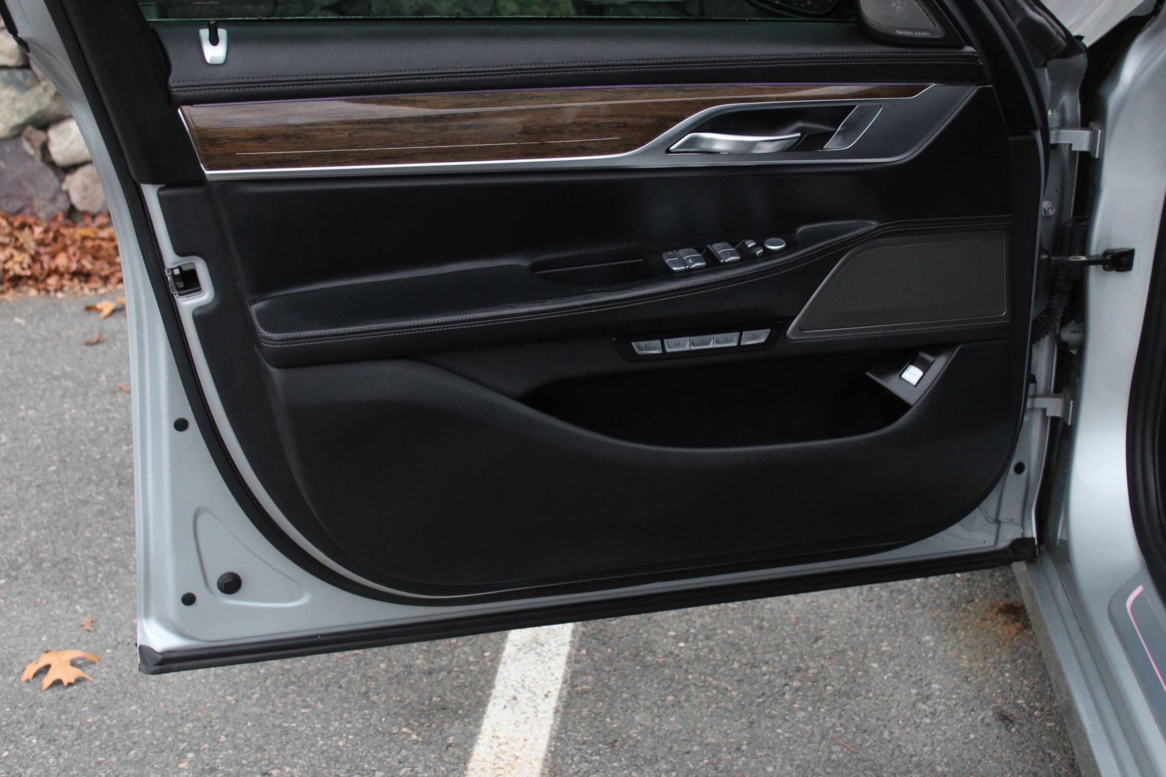 Used 2016 BMW 750i xDrive image 11