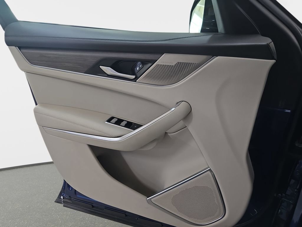 Used 2021 Jaguar F-PACE image 27