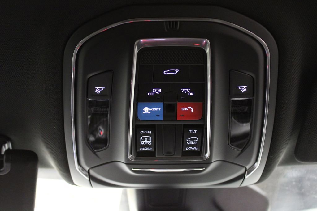 New 2025 Jeep Grand Cherokee Altitude image 22