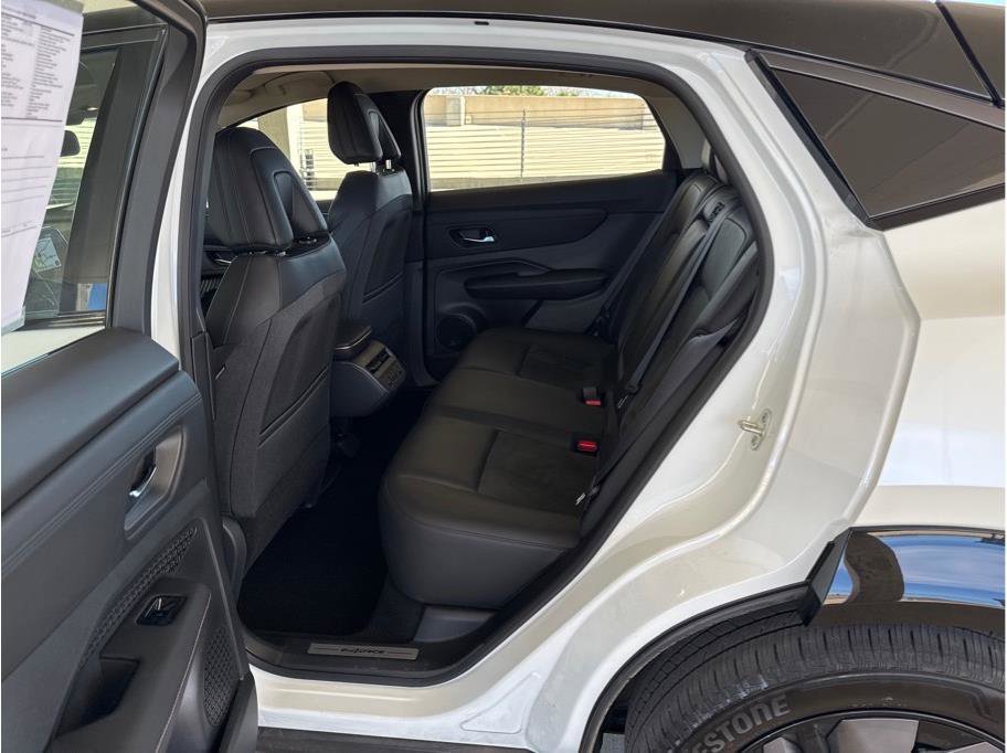 Used 2023 Nissan Ariya AWD image 11