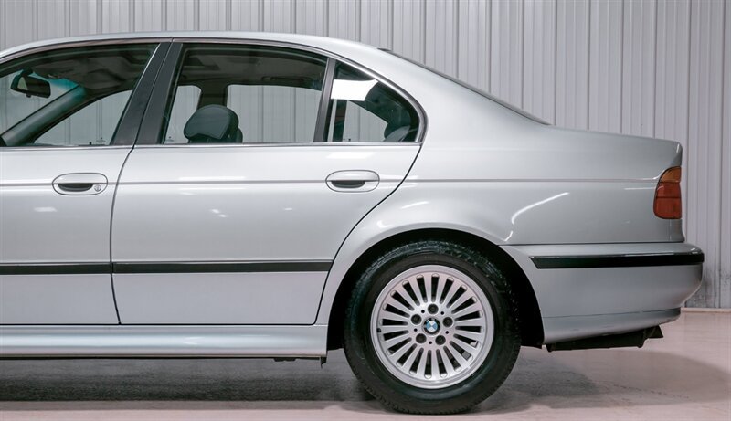 Used 1997 BMW 540i Sedan RWD image 28