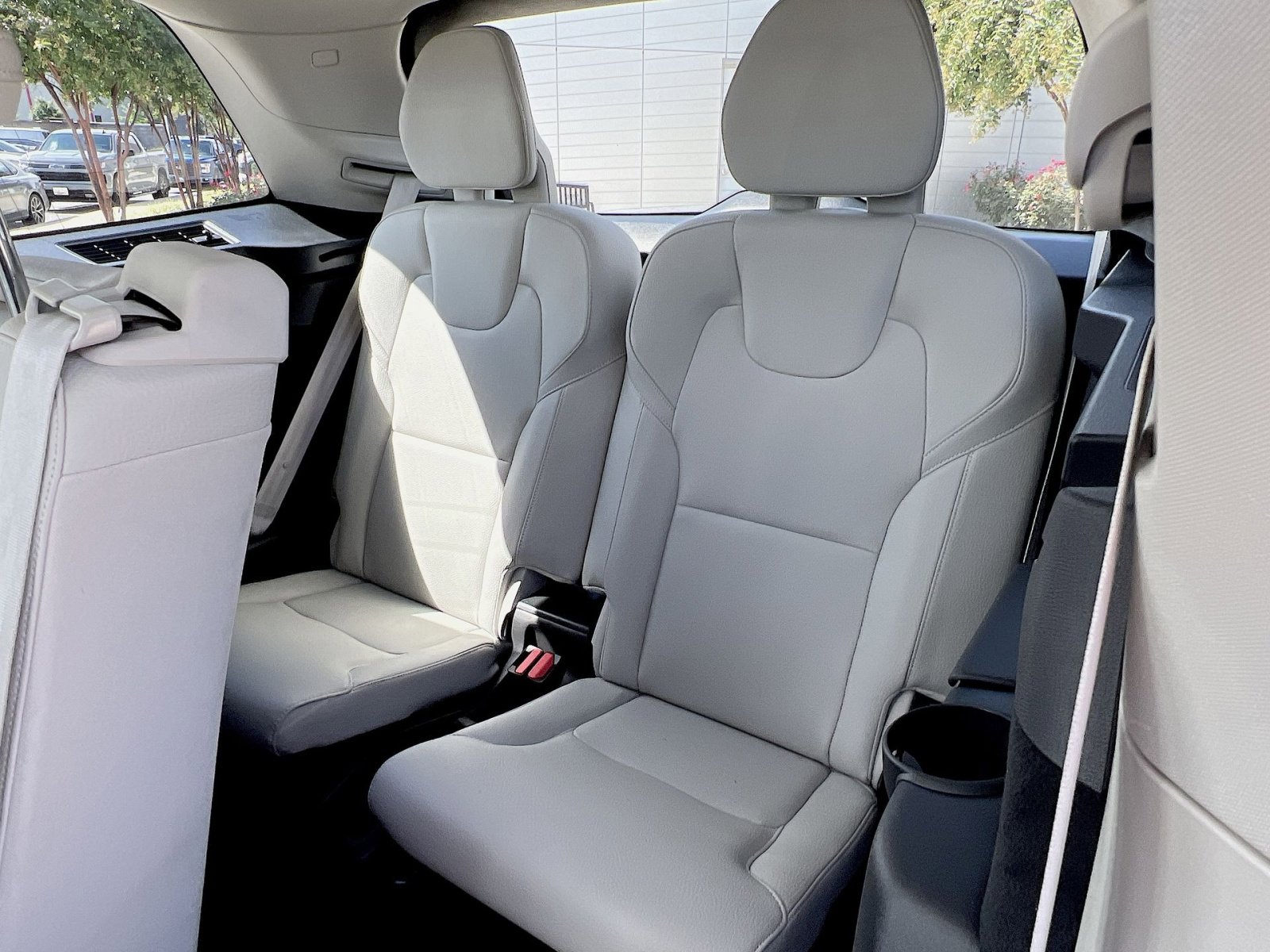 Certified 2025 Volvo XC90 T8 Plus w/ Protection Package Premier image 26