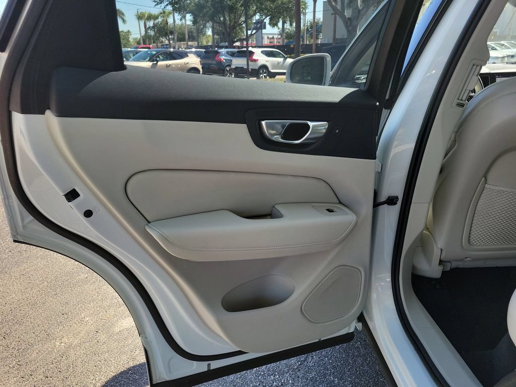 Used 2023 Volvo XC60 T8 Ultimate w/ Climate Package AWD/4WD image 14